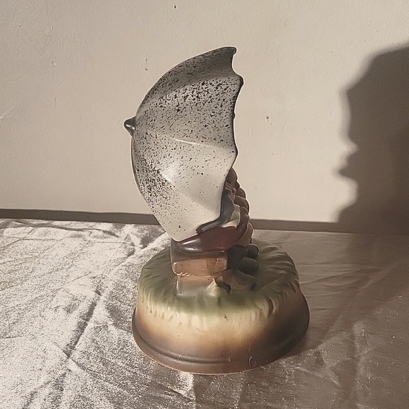 Vintage Boy And Girl Under Umbrella Hummel Look Rotating Music - Picture 2 of 6